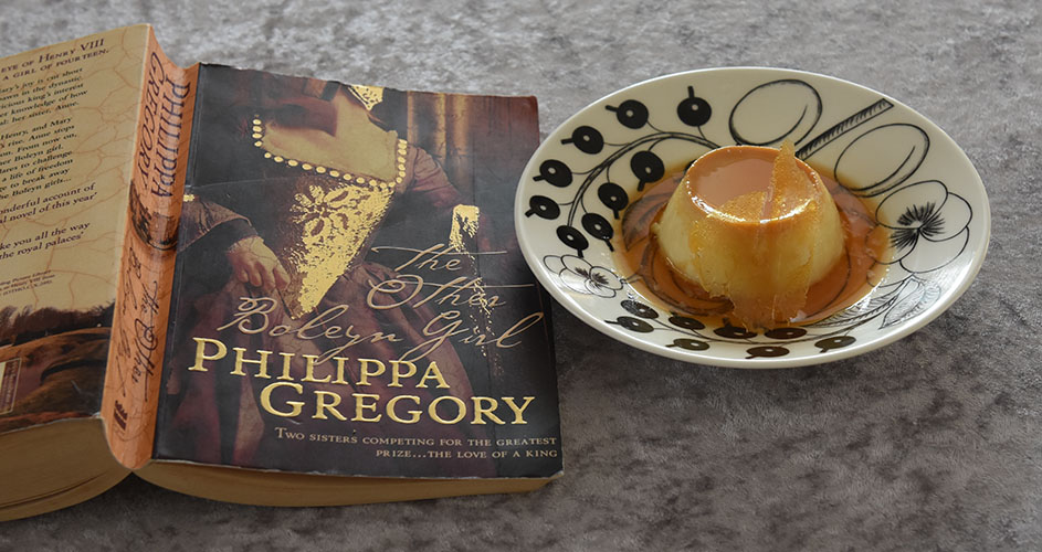 Gregory, Philippa (2001) «The other Boleyn girl», HarperCollins Publishers og Karamellpudding Ingredienser 7 ss Sukker 3 Egg ½ l H-melk 1½ ss Sukker ½ ts Vaniljesukker