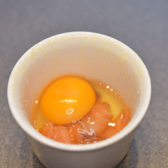 Egg i porsjonsform med laks Ingredienser: 150 g Røkelaks 1 ss Smør 4 Egg ½ - 1 ts Salt ¼ - ½ ts Pepper https://heidisboble.no/ @heidisboble
